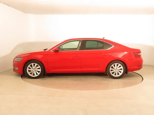 Skoda Superb 2017 photo 2