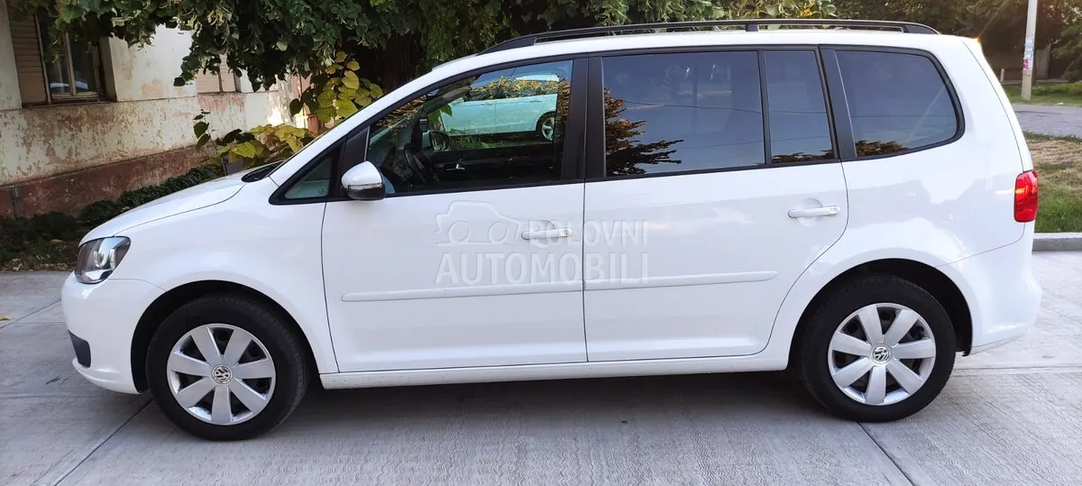 Volkswagen Touran 2012 photo 2