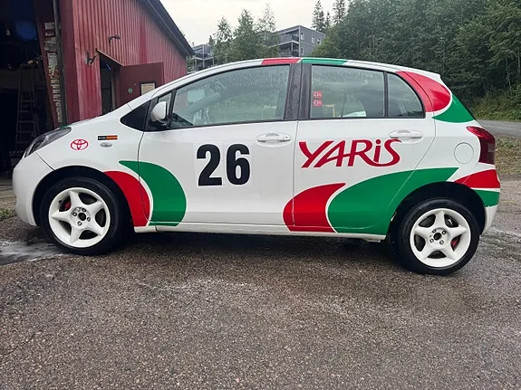 Toyota Yaris 2006 photo 2