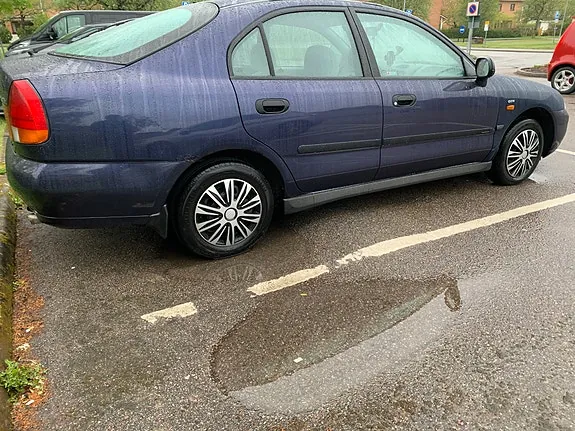 Mitsubishi Carisma 1997 photo 4