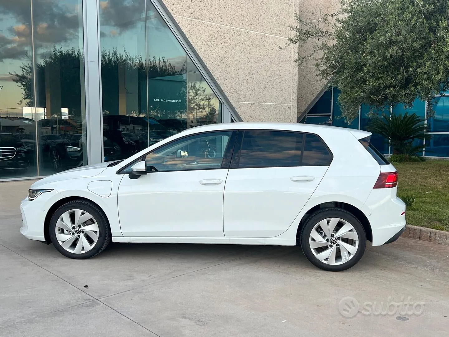 Volkswagen Golf 2025 photo 2