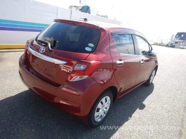 Toyota Vitz 2015 photo 4