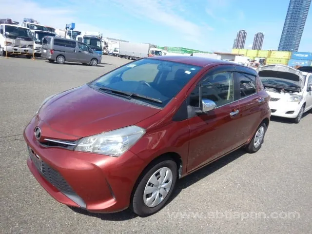 Toyota Vitz 2015 photo 2