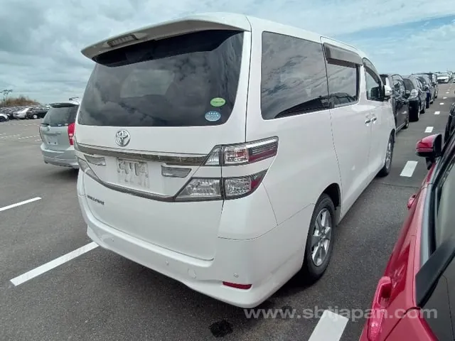 Toyota Vellfire X 2013 photo 4