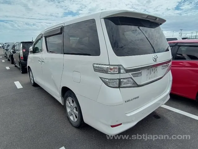 Toyota Vellfire X 2013 photo 3