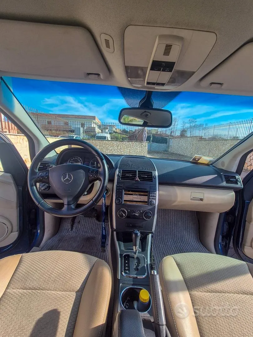 Mercedes-Benz A 150 2010 photo 3