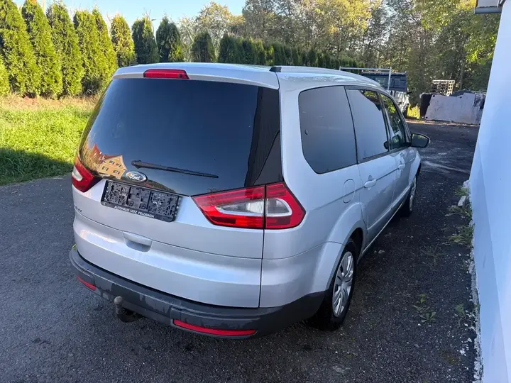 Ford Galaxy 2011 photo 3