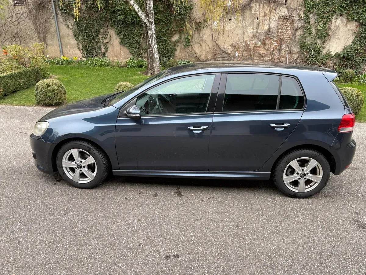 Volkswagen Golf 2011 photo 2