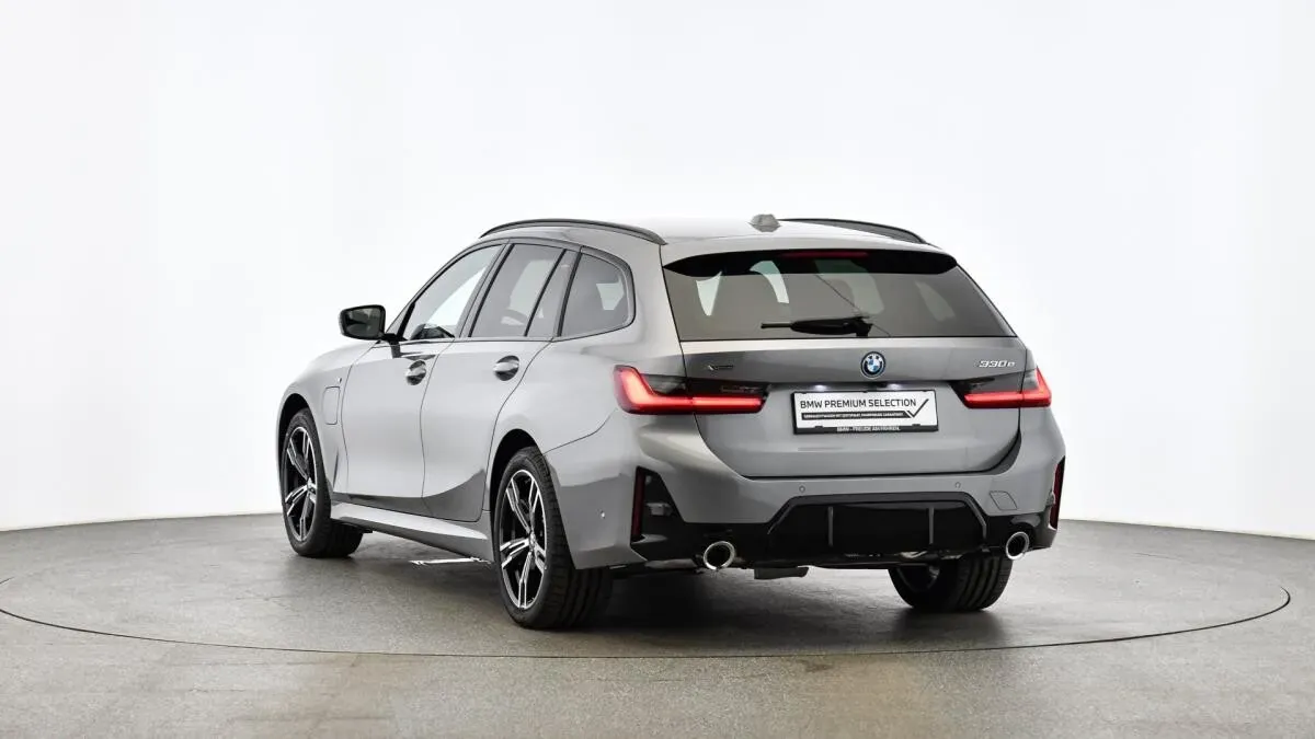BMW 3 Series 2025 photo 3