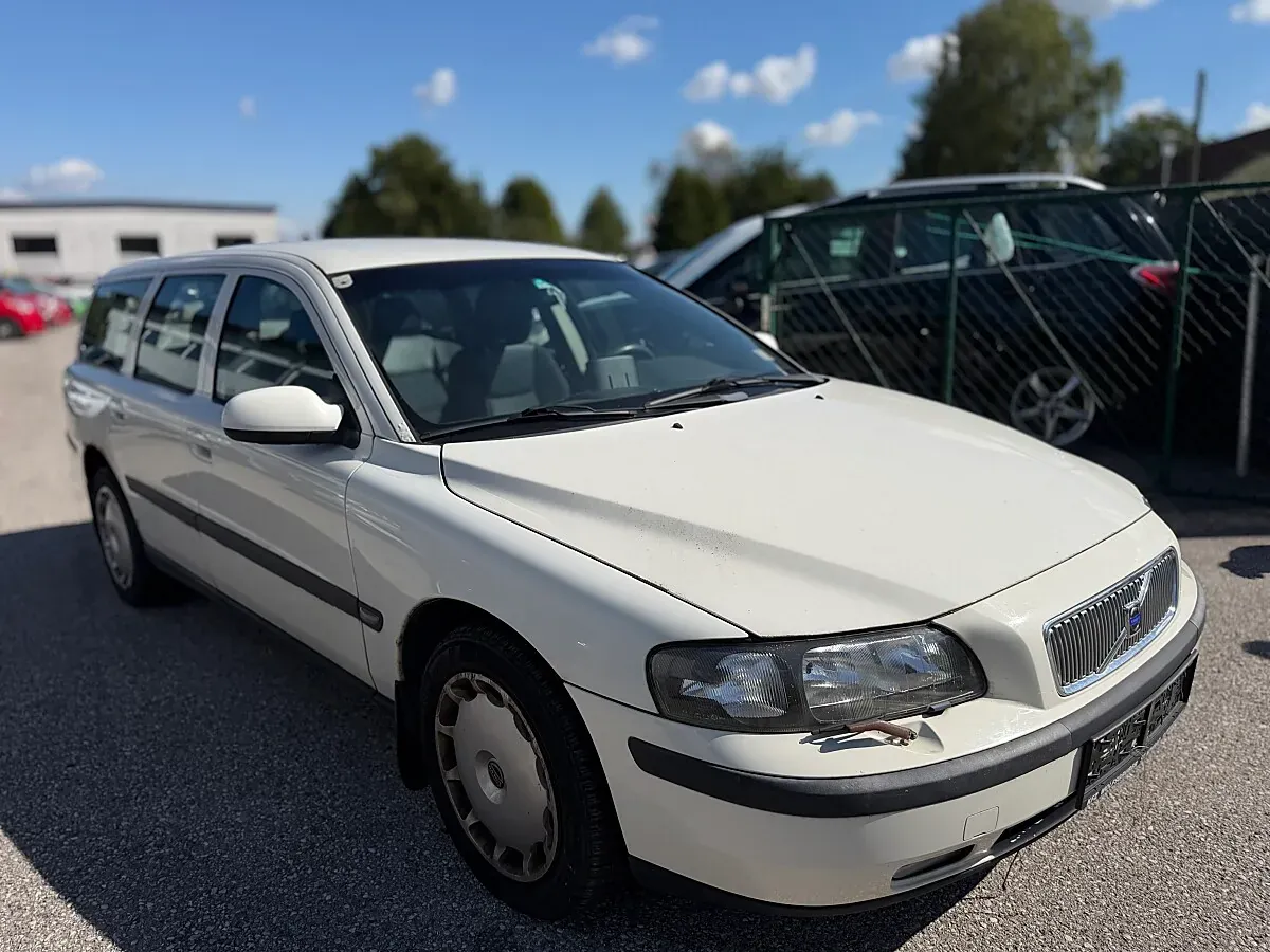 Volvo V70 2002 photo 2