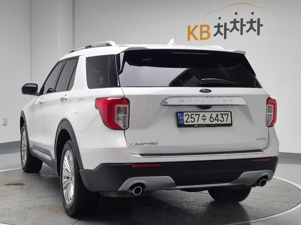 Ford Explorer 2021 photo 2