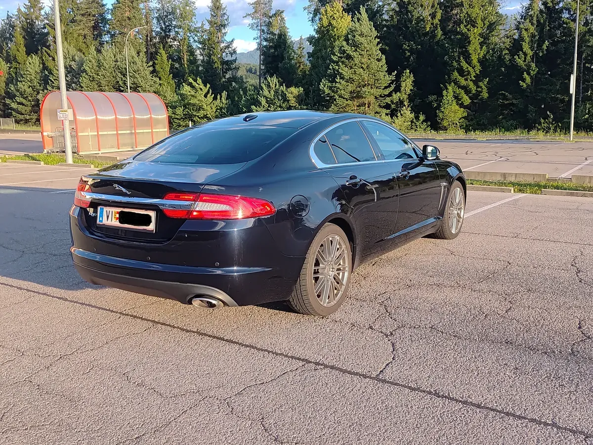 Jaguar Xf 2011 photo 2