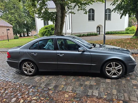 Mercedes-Benz E220 D 2007 photo 4