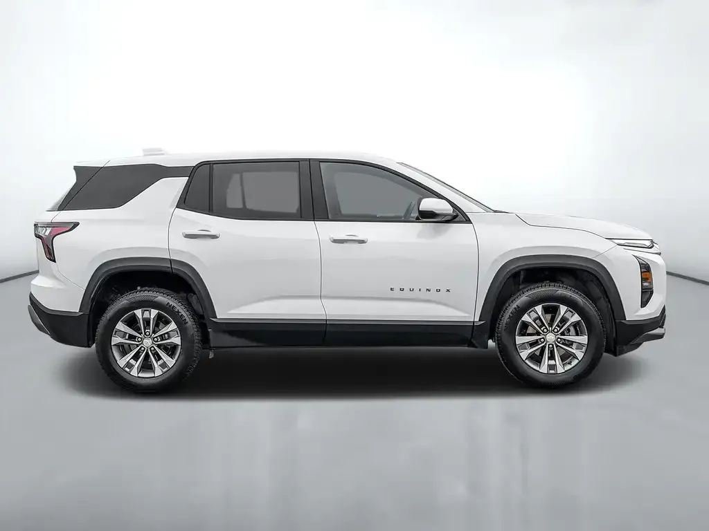 Chevrolet Equinox 2026 photo 2