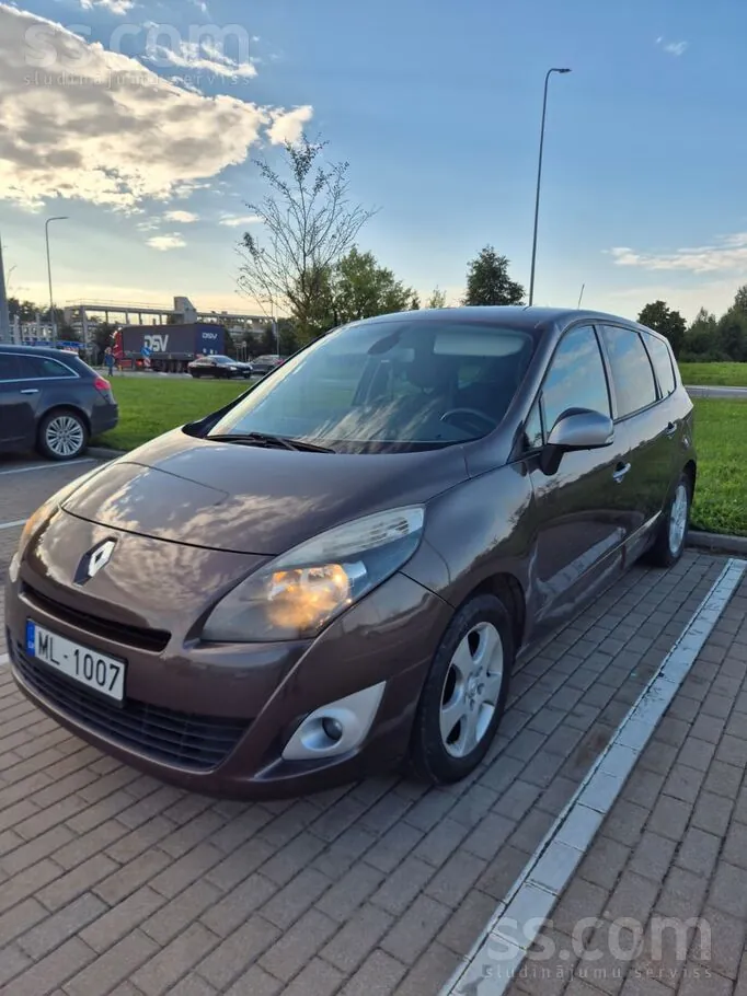 Renault Grand Scenic 2011 photo 2