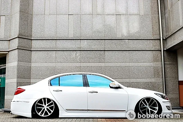 Hyundai Genesis 2012 photo 2