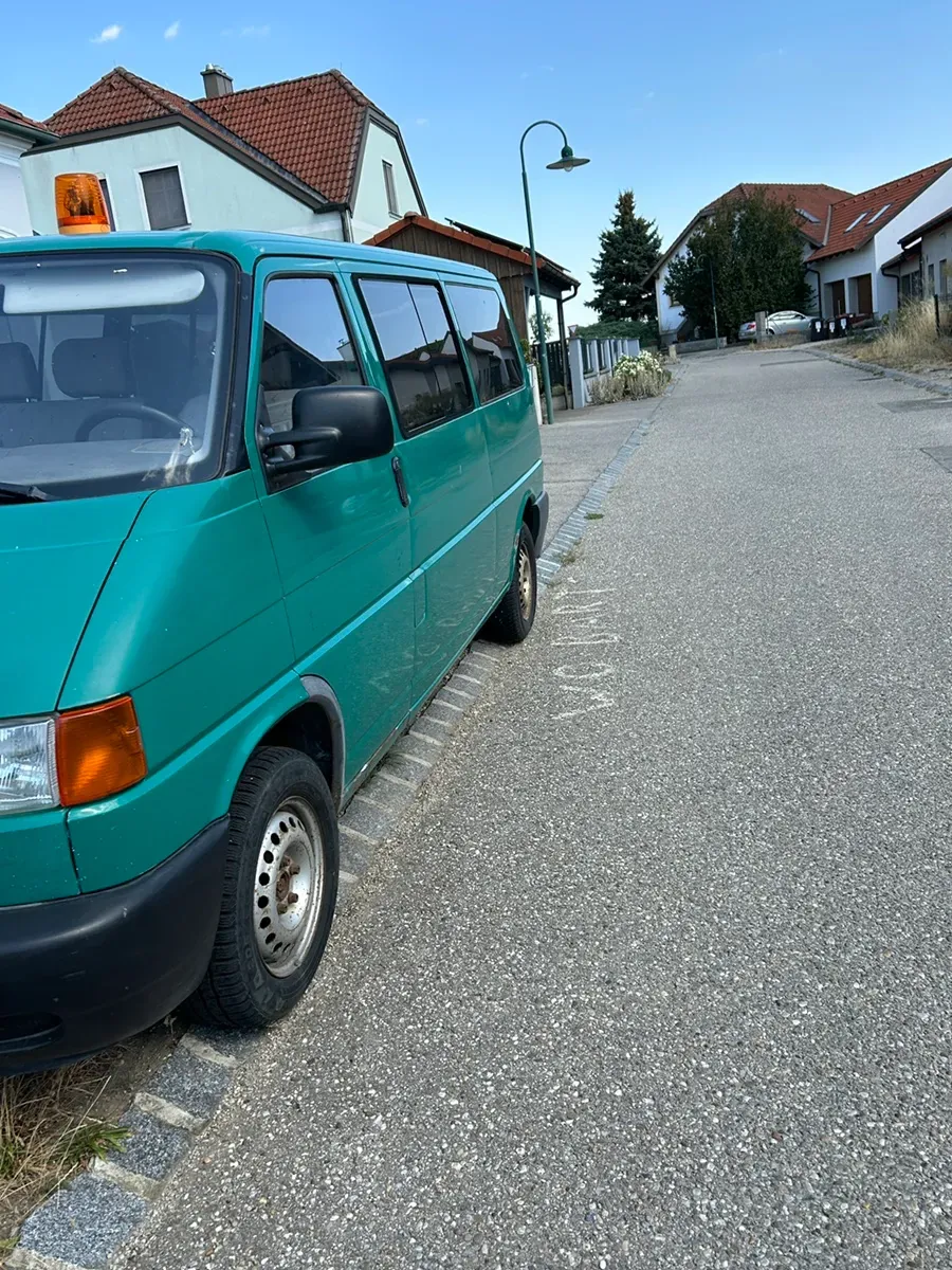Volkswagen T4 1997 photo 2