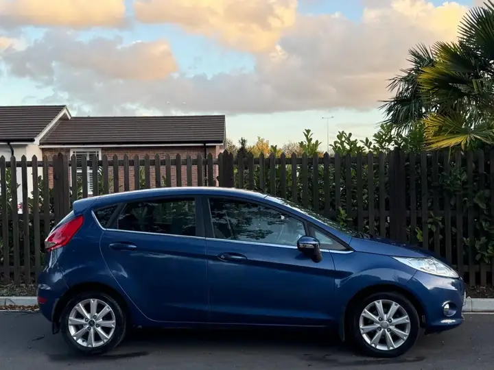 Ford Fiesta 2009 photo 2