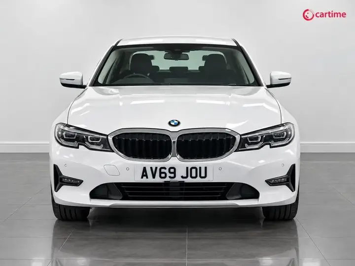BMW 3 Series 2019 photo 2