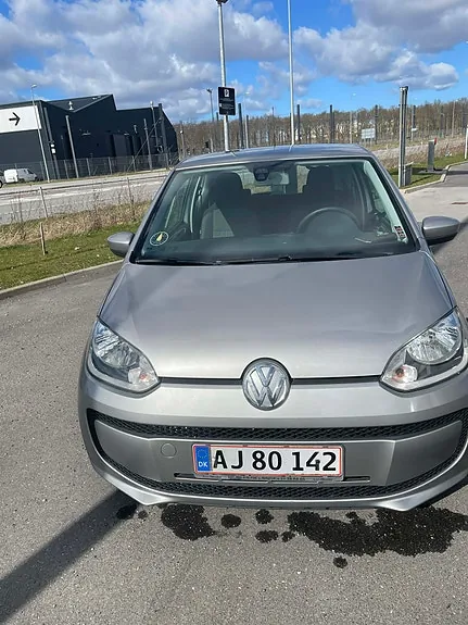 Volkswagen Up 2013 photo 2