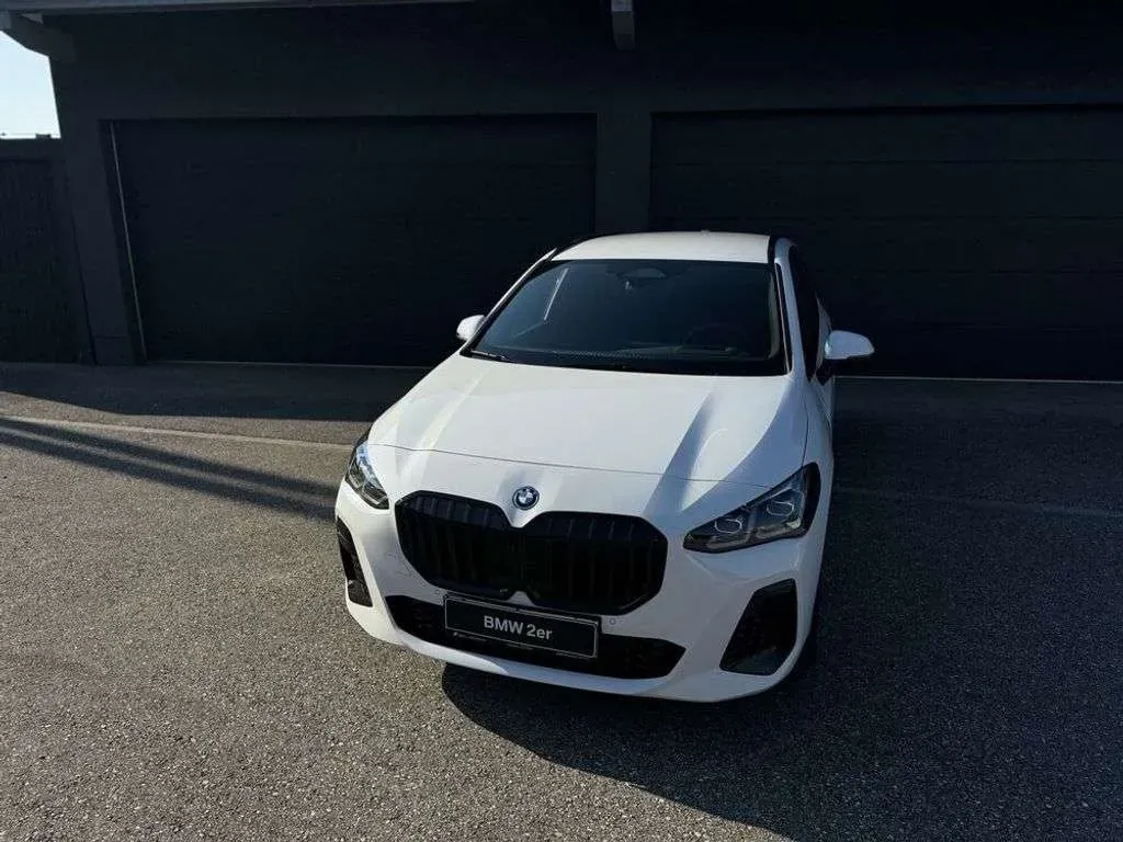 BMW 2 Series 2024 photo 2