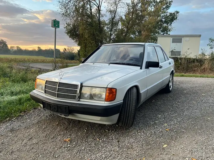 Mercedes-Benz 190 1988 photo 2