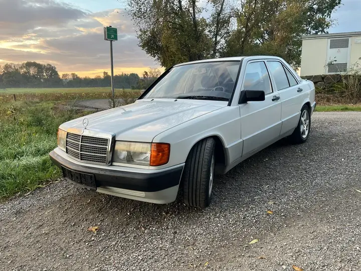 Mercedes-Benz 190 1988 photo 3