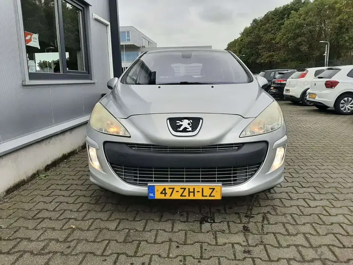 Peugeot 308 2008 photo 3