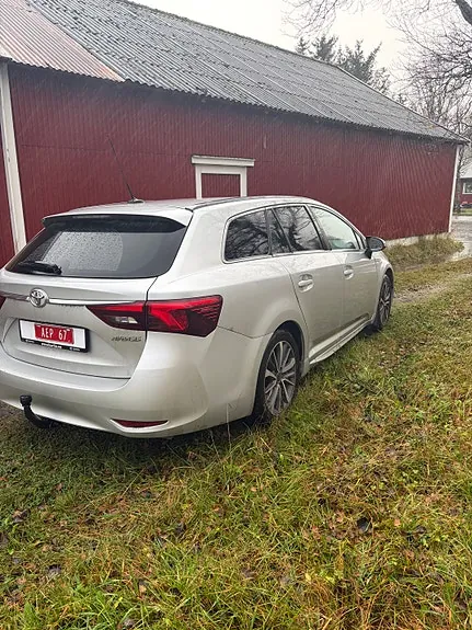Toyota Avensis 2016 photo 2