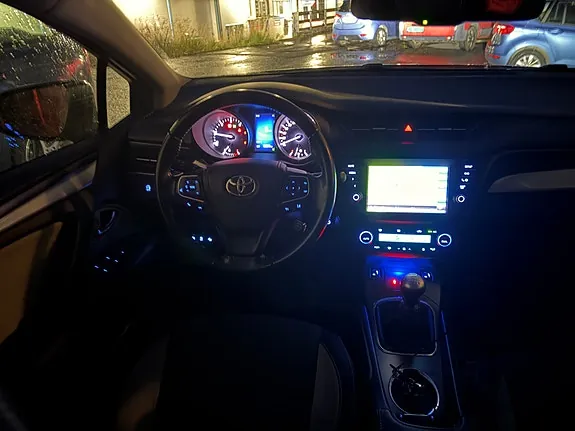 Toyota Avensis 2016 photo 4
