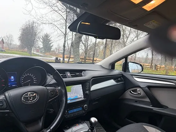Toyota Avensis 2016 photo 5