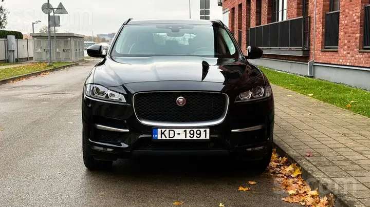 Jaguar F-Pace 2019 photo 2