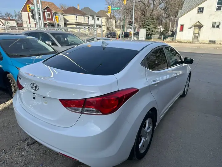Hyundai Elantra 2013 photo 3