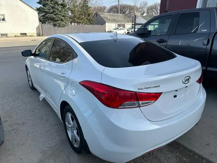Hyundai Elantra 2013 photo 4