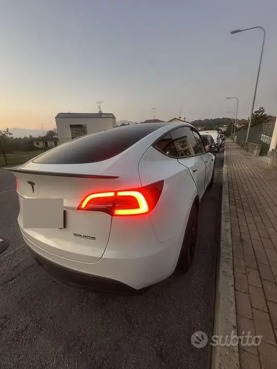 Tesla Model Y 2024 photo 5