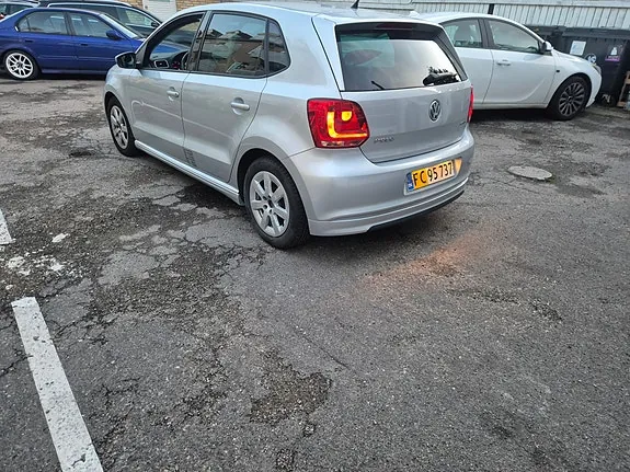 Volkswagen Polo 2010 photo 2