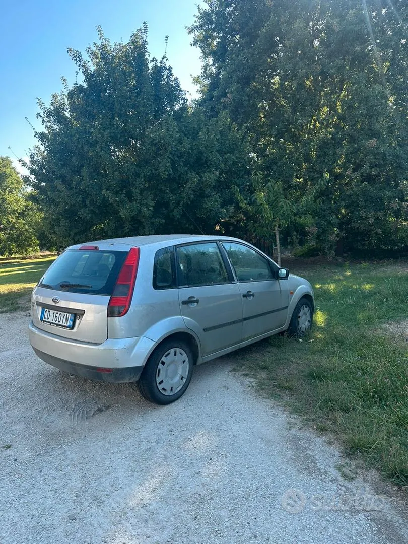 Ford Fiesta 2003 photo 2