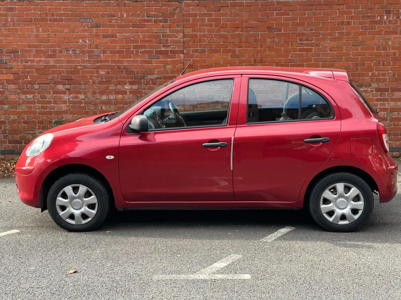 Nissan Micra 2011 photo 4