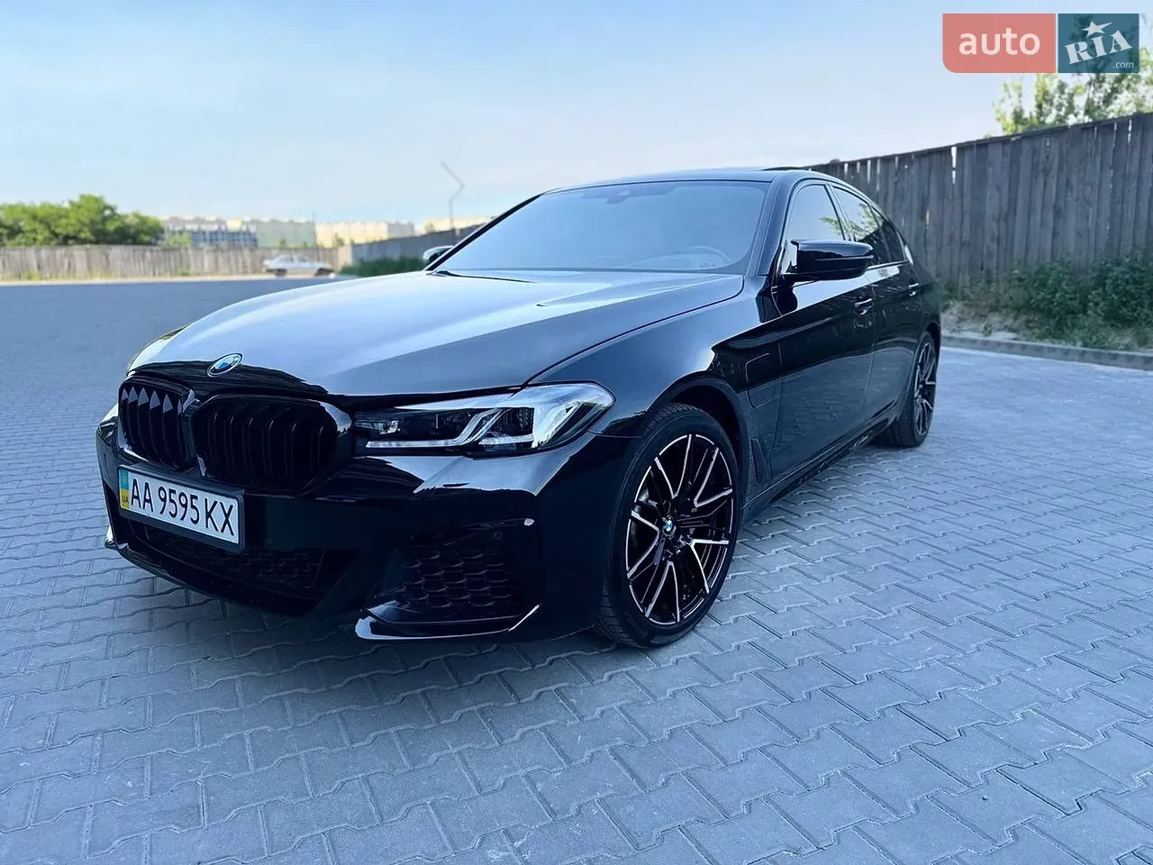 BMW 5 Series 2020 photo 2