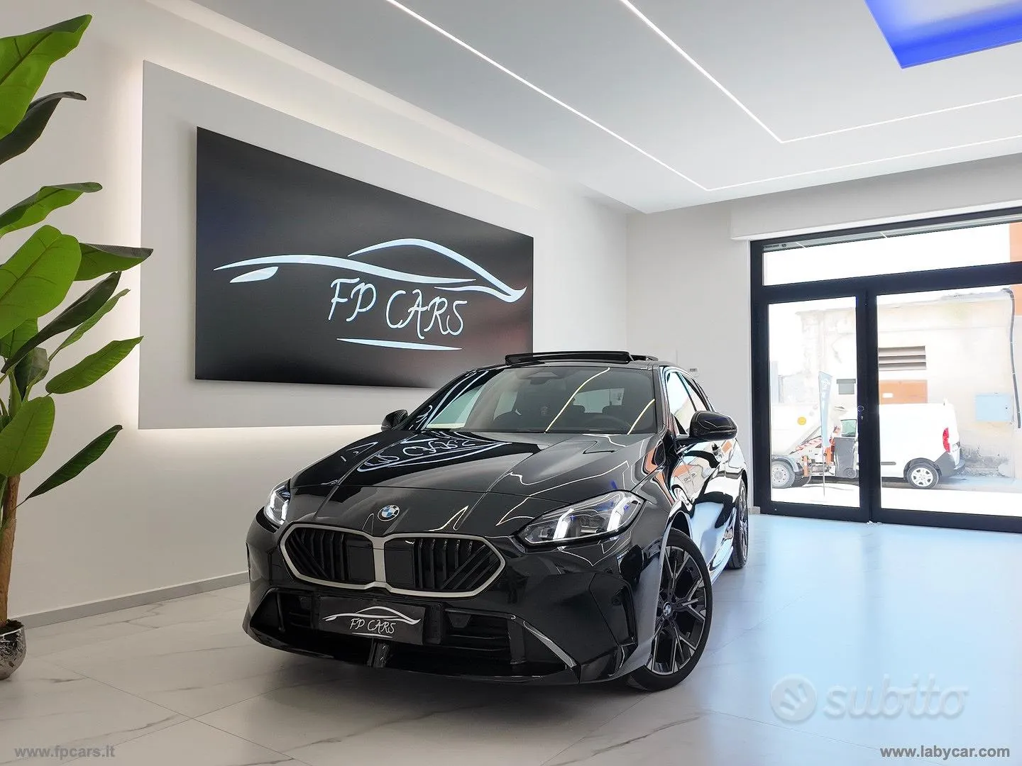 BMW 1 Series 2025 photo 2