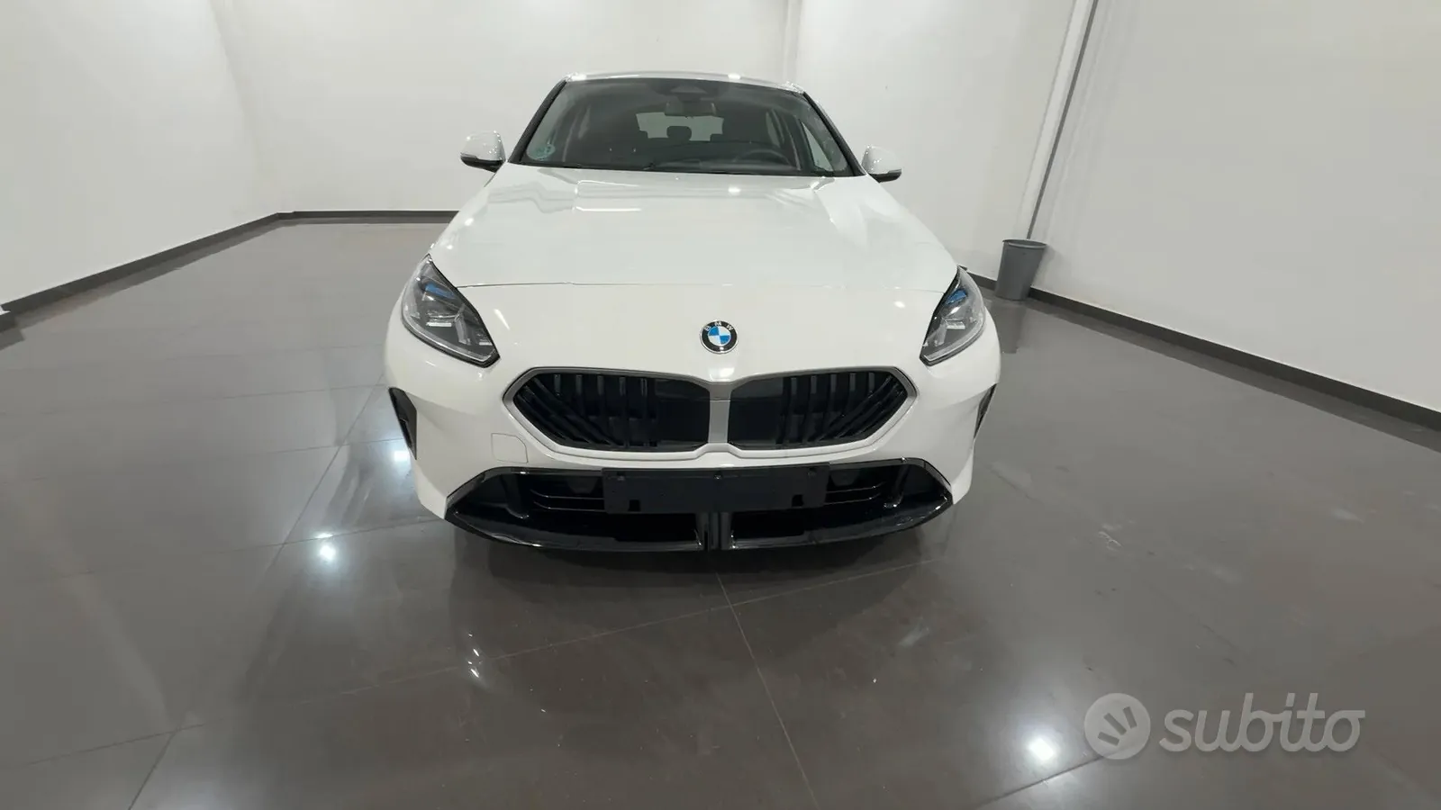 BMW 1 Series 2025 photo 2
