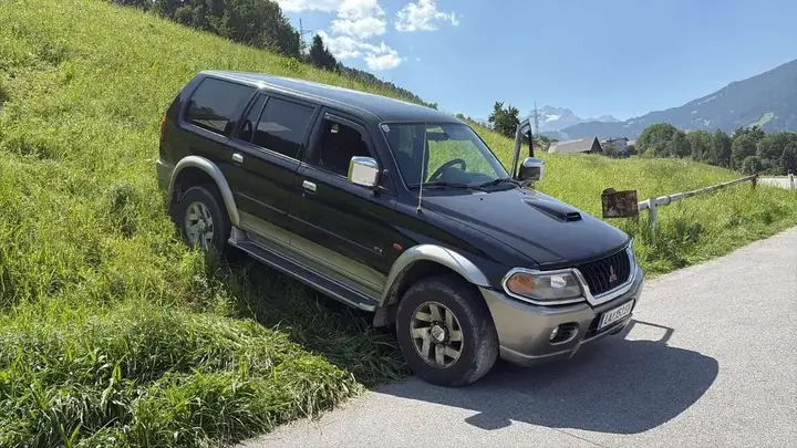 Mitsubishi Pajero Sport 2003 photo 2