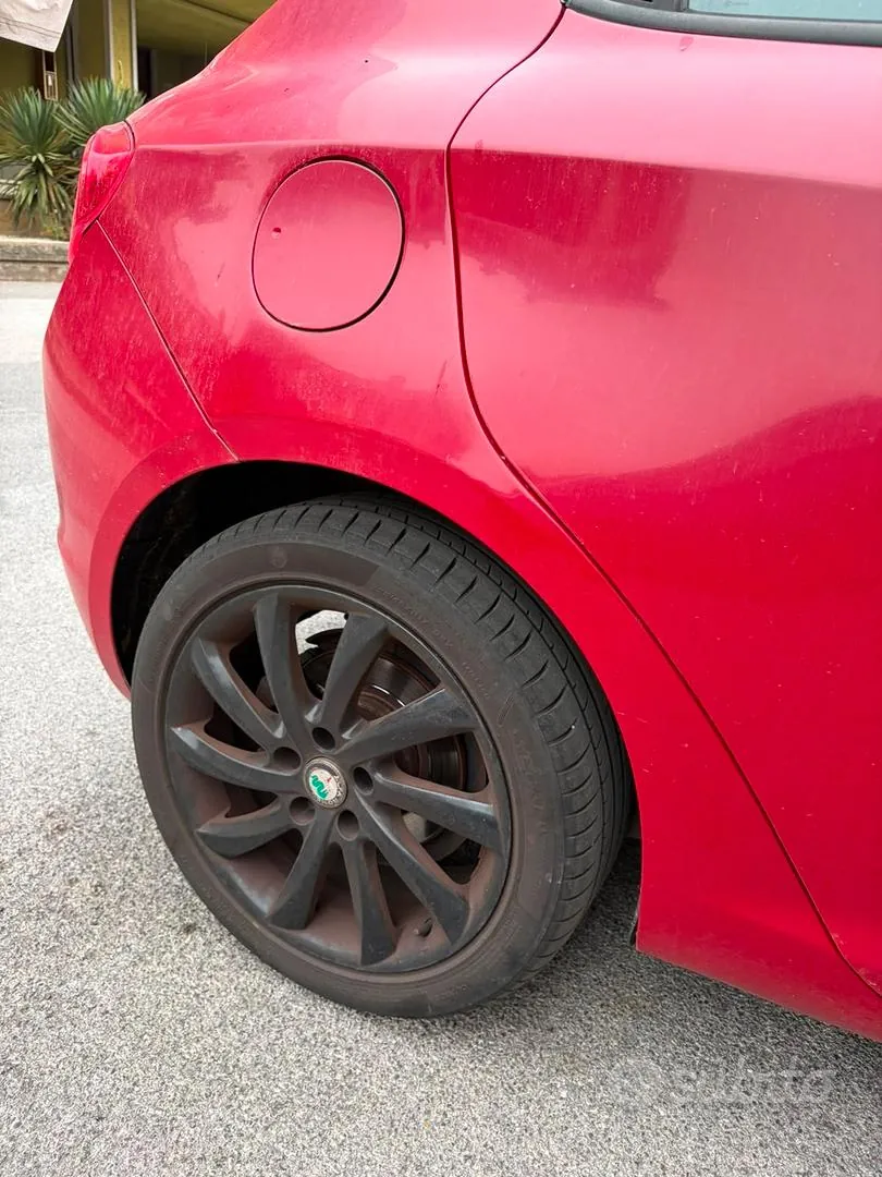 Alfa Romeo Giulietta 2014 photo 2
