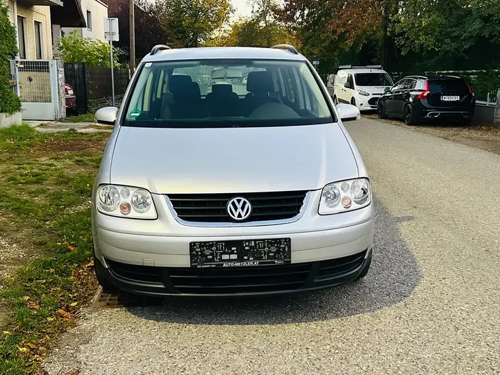 Volkswagen Touran 2004 photo 2