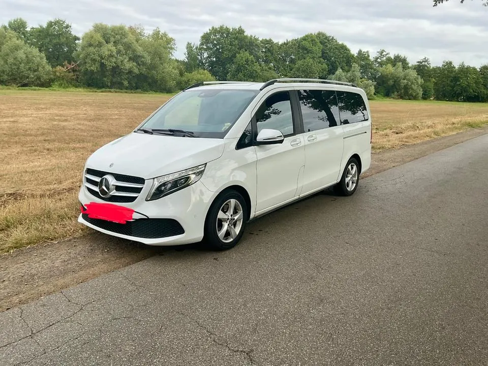 Mercedes-Benz V220