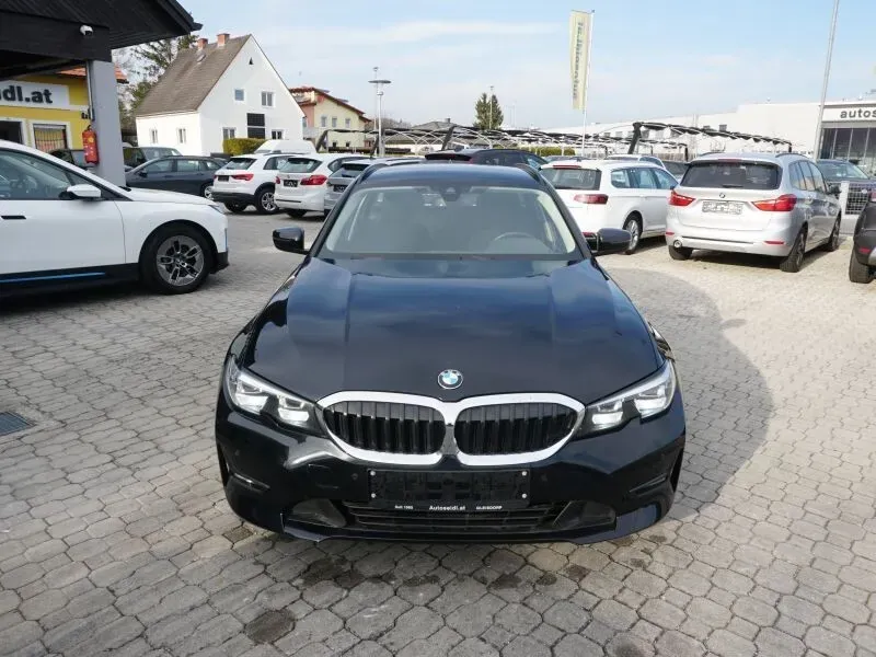 BMW 3 Series 2021 photo 2