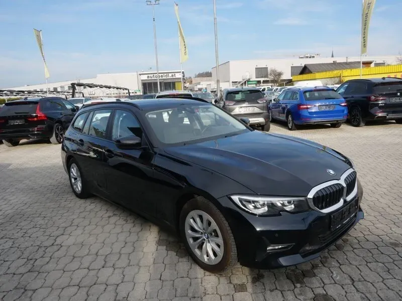 BMW 3 Series 2021 photo 3