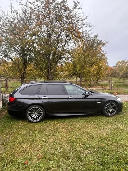 BMW 5 Series 2010 photo 2