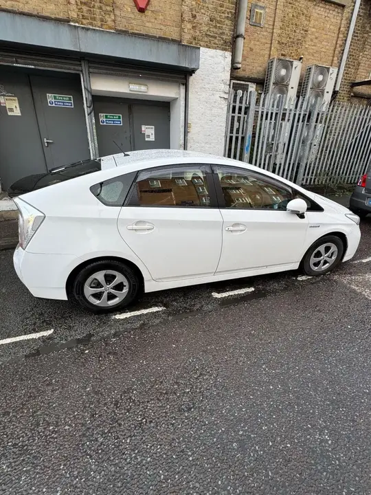Toyota Prius 2015 photo 3