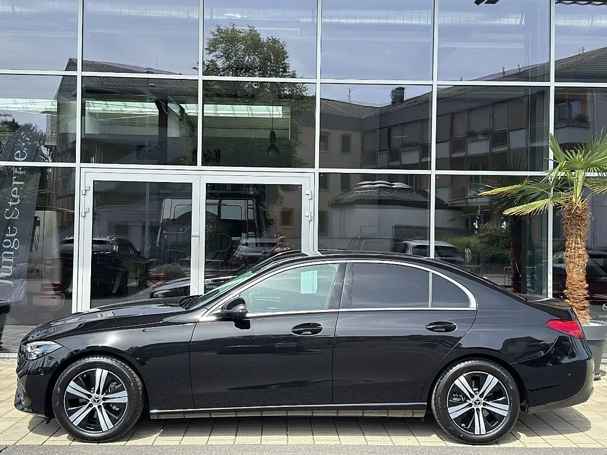 Mercedes-Benz C-Class 2025 photo 3